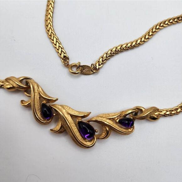 Vintage Signed Trifari Amethyst Purple Cabochon Leaf GoldTone Necklace - Picture 8 of 8